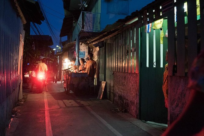 Bangkok Hidden Paths Night Biking Tour with Street-food Meal - Residential communities away from the main roads