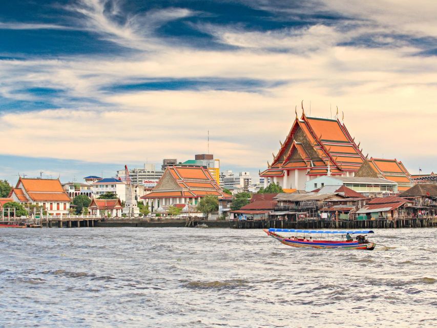 Bangkok: Khlong Toei Market & Bang Krachao Island Bike Tour - Wat Bang Krachao Nok and a simple temple visit