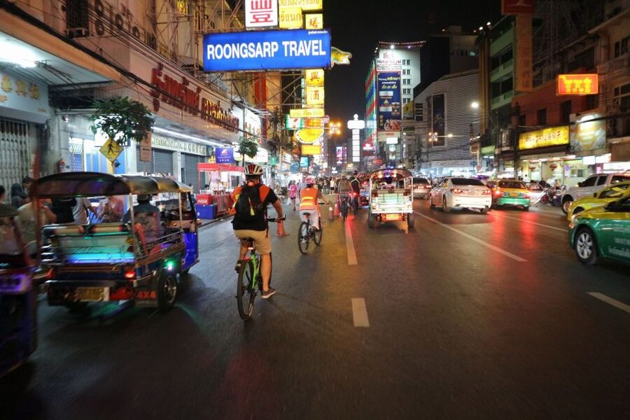 Bangkok: Night Bike Ride and Dinner at a Local Restaurant - Wat Arun and the first ferry crossing