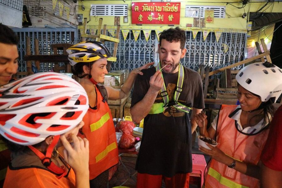 Bangkok: Night Bike Ride and Dinner at a Local Restaurant - Pak Khlong Talat, Bangkok’s flower market