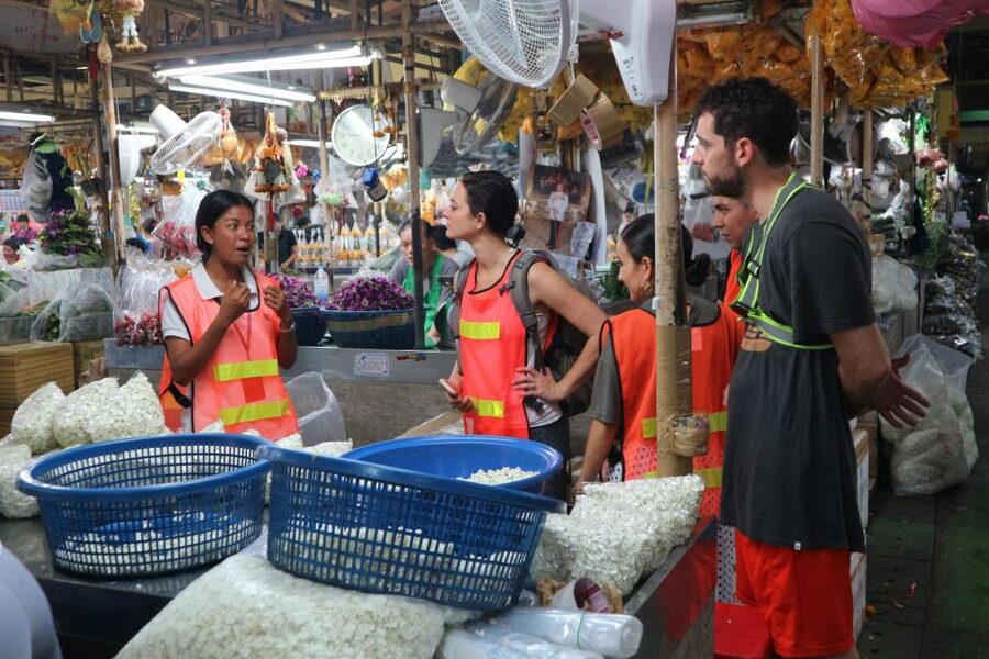 Bangkok: Night Bike Ride and Dinner at a Local Restaurant - How difficult is the cycling?