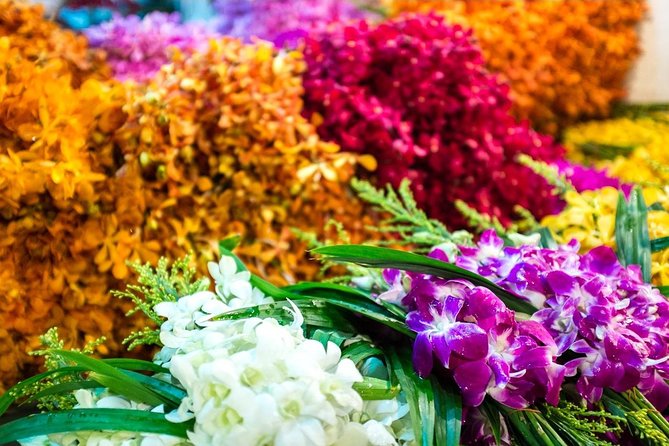Bangkok: Night Bike Tour with Temples & Flower Market Visit - Wat Rakang and the riverside bike lane