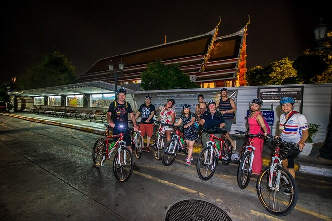 Bangkok: Night Bike Tour with Temples & Flower Market Visit - Guides make the biggest difference