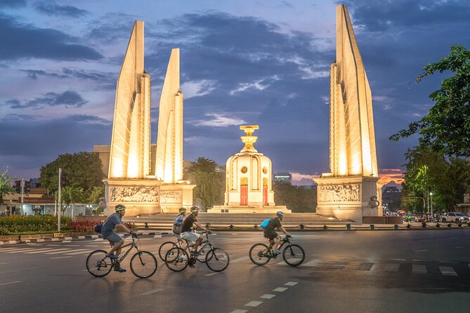Bangkok: Night Bike Tour with Temples & Flower Market Visit - Loha Prasat, Democracy Monument, and Khao San Road