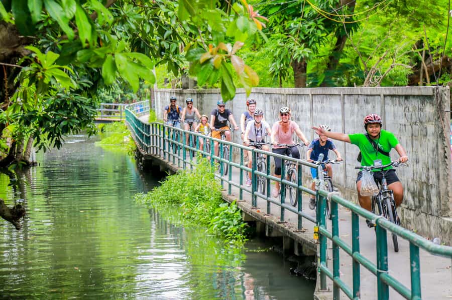 Bangkok’s Past with Local Taste Tour by Bike and Boat - Khlong Bang Luang and the old trading canals
