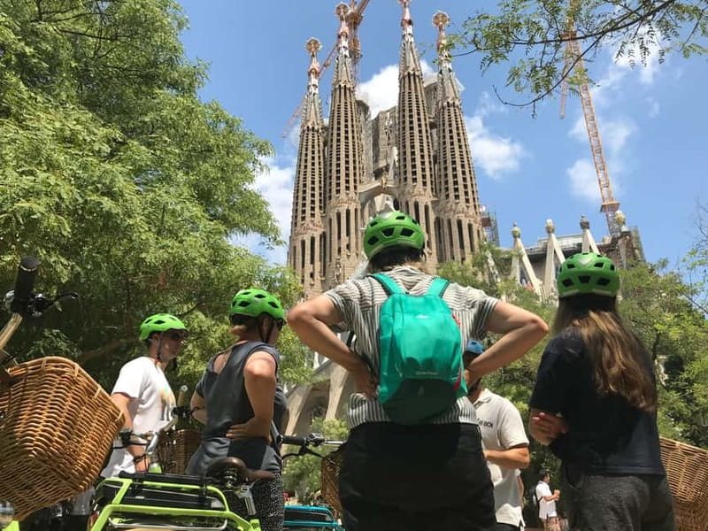 Barcelona: 1.5-Hour Sightseeing Tour by Bike/Electric Bike - Plaça Reial and Antoni Gaudí’s street lamps