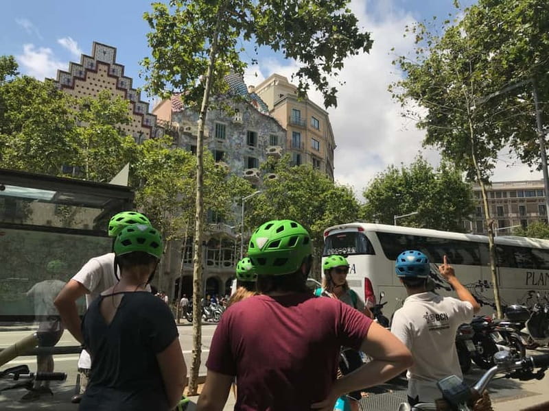 Barcelona: 1.5-Hour Sightseeing Tour by Bike/Electric Bike - From the old city to Barceloneta
