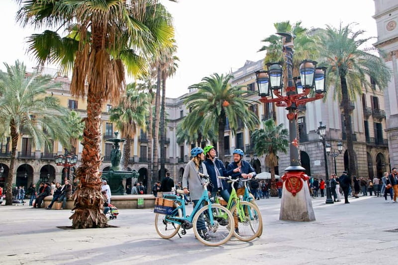 Barcelona: 1.5-Hour Sightseeing Tour by Bike/Electric Bike - Starting at Arc de Triomf and entering El Born