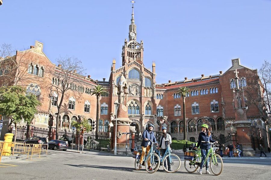 Barcelona: 2.5-Hour Bike or E-Bike Historical Tour - Key points to know before you pedal away