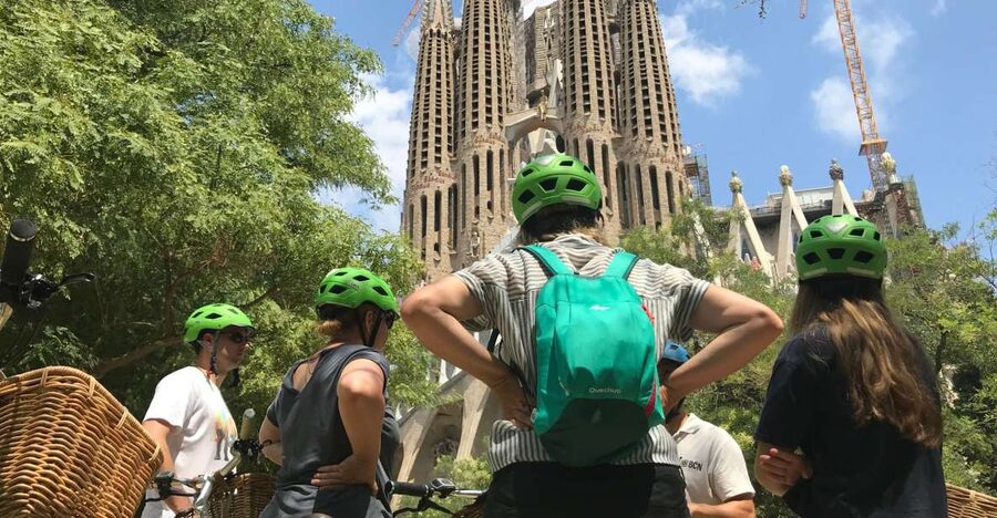 Barcelona: 2.5-Hour Bike or E-Bike Historical Tour - Starting beneath the Arc de Triomf