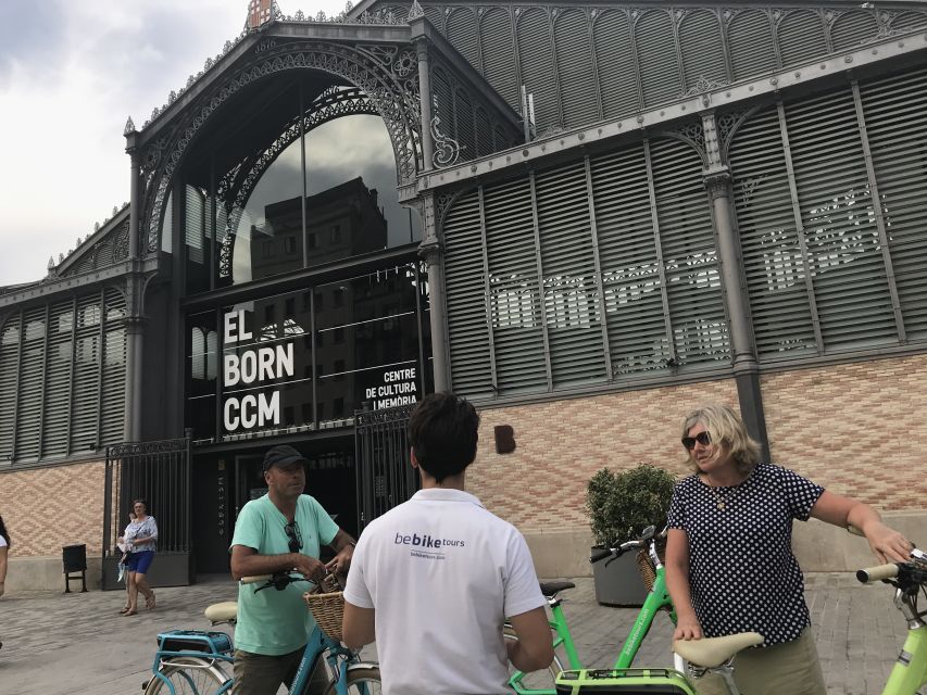 Barcelona: 2.5-Hour Bike or E-Bike Historical Tour - Parc de la Ciutadella and the old Born quarter