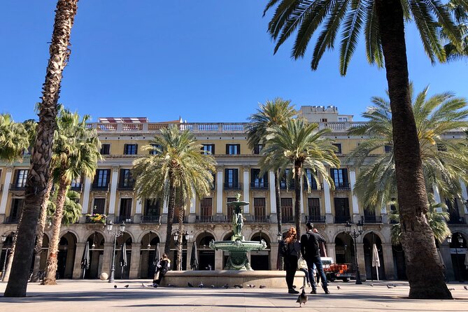 Barcelona 3-hour Bike or E-Bike Tour: Gaudí By Bike - Casa Batlló and La Pedrera on Passeig de Gràcia
