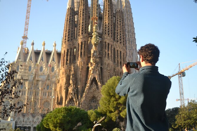 Barcelona 3-hour Bike or E-Bike Tour: Gaudí By Bike - Casa de les Punxes and Sagrada Família