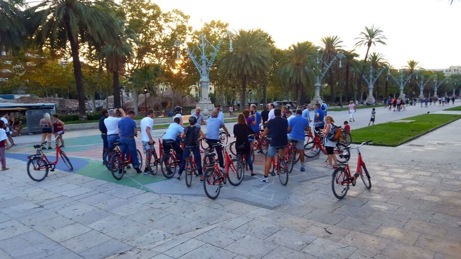 Barcelona: 3-Hour Bike Tour with Spanish Tapas - Why this bike tour works well in Barcelona