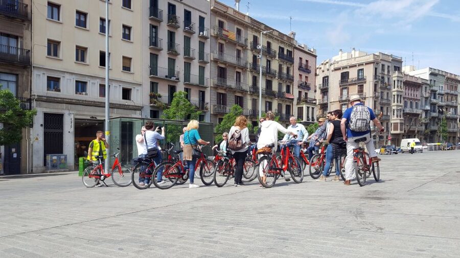Barcelona: 3-Hour Bike Tour with Spanish Tapas - The guide makes the history easier to follow
