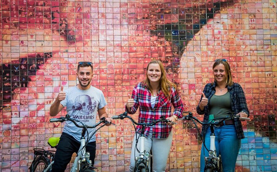 Barcelona: 4-Hour E-Bike Photography Tour - Gaudi and the Modernism route