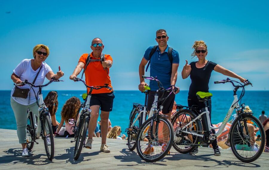 Barcelona: 4-Hour E-Bike Photography Tour - Photo stops that feel personal