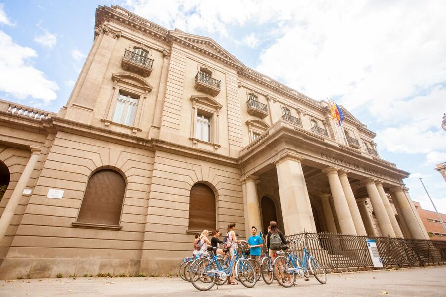 Barcelona Beach 3-Hour Bike Tour - Guide Quality and Language Choices