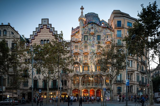 Barcelona Bike Highlights & Sagrada Familia Small Group Tour - The Gothic Quarter in a 20-minute stop
