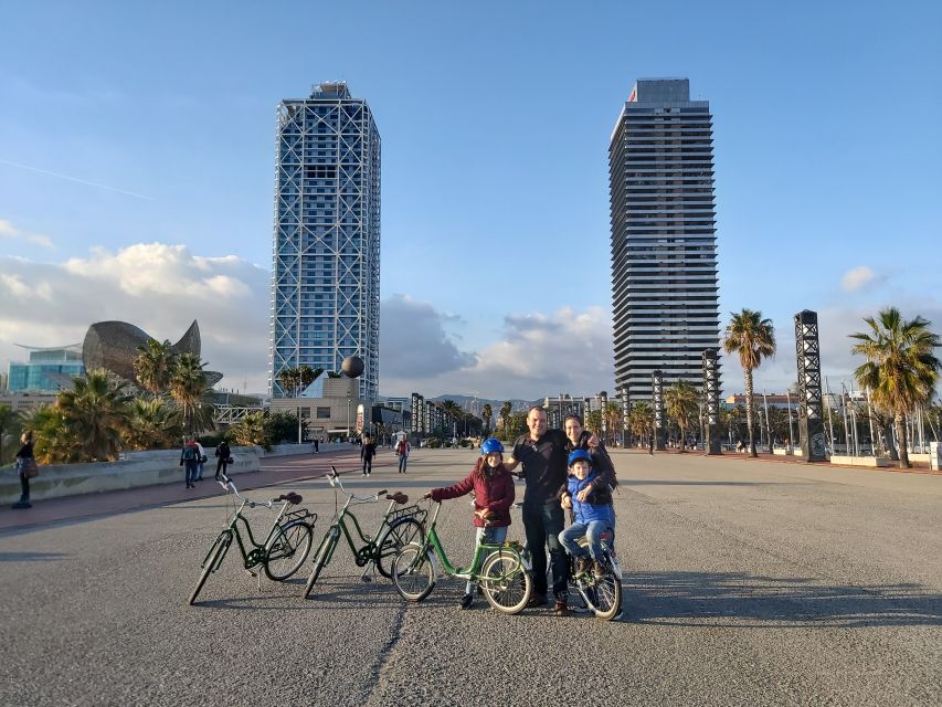 Barcelona: Bike Tour for Families - Arch of Triumph and Citadel Park