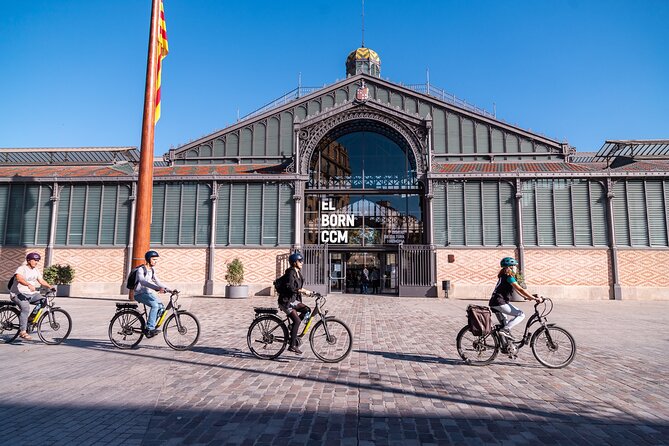 Barcelona Bike tour, Gaudí houses or beach bike or eBike tour - Gothic Quarter: old streets, short stops