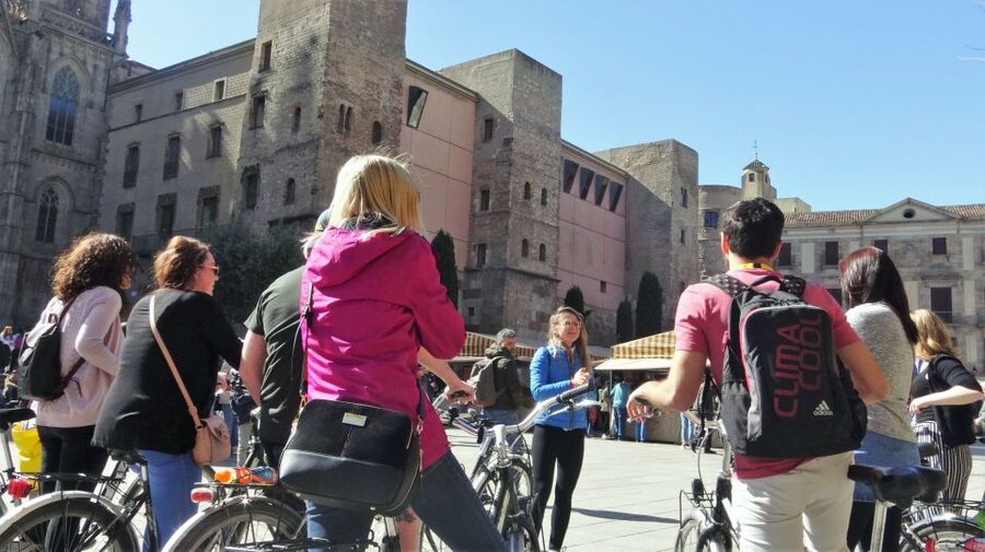 Barcelona: Bike Tour & Sagrada Familia Skip-the-Line Tickets - Why the bike is a smart way to see central Barcelona
