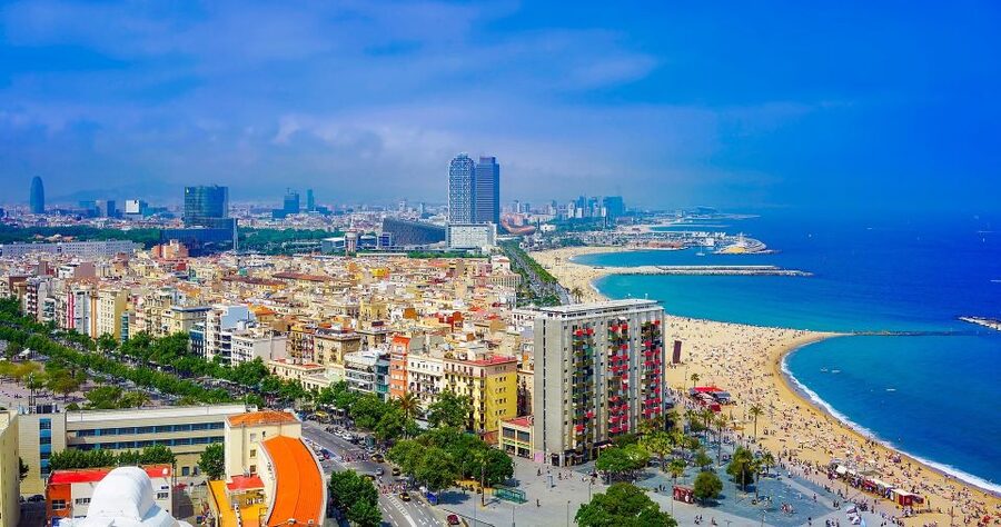 Barcelona: Bike Tour & Sagrada Familia Skip-the-Line Tickets - Practical tips for a smoother ride and visit