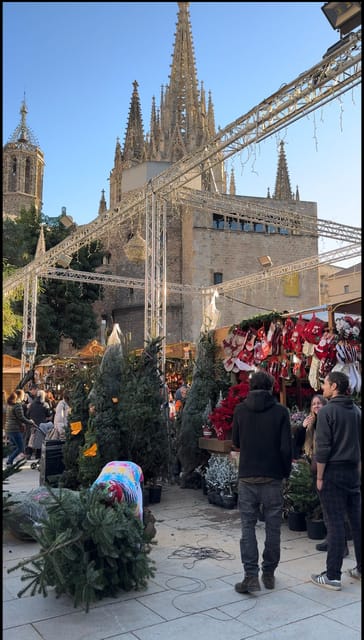 Barcelona: Christmas Lights and Markets Bike Tour - Passeig de Gràcia and three famous façades