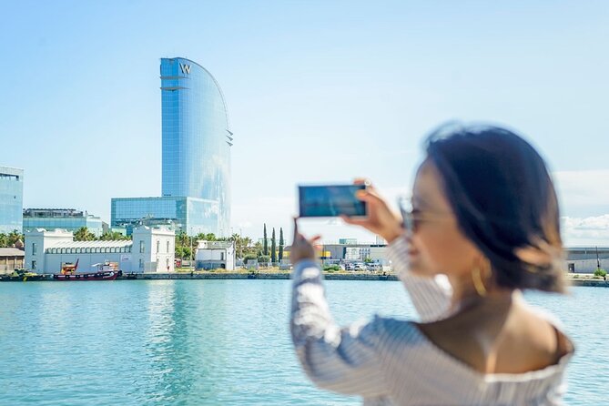 Barcelona E-Bike, Cable Car & Boat - El Raval and Paral·lel: a quick city introduction