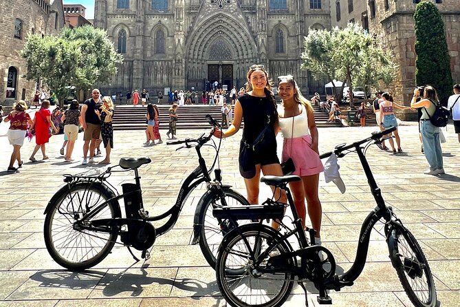 Barcelona E-Bike Photography Tour - Columbus Monument and the old harbor