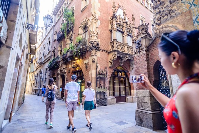 Barcelona E-Bike Small Group Tour with Tapas & Wine Tasting - Barceloneta and the old fishing quarter