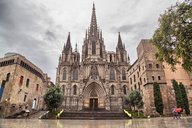 Barcelona e-Bike Tour: Gaudí & Old Town Small Group - Key points to know before you pedal