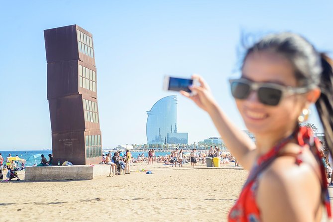 Barcelona e-Bike Tour: Gaudí & Old Town Small Group - Guide quality and group size