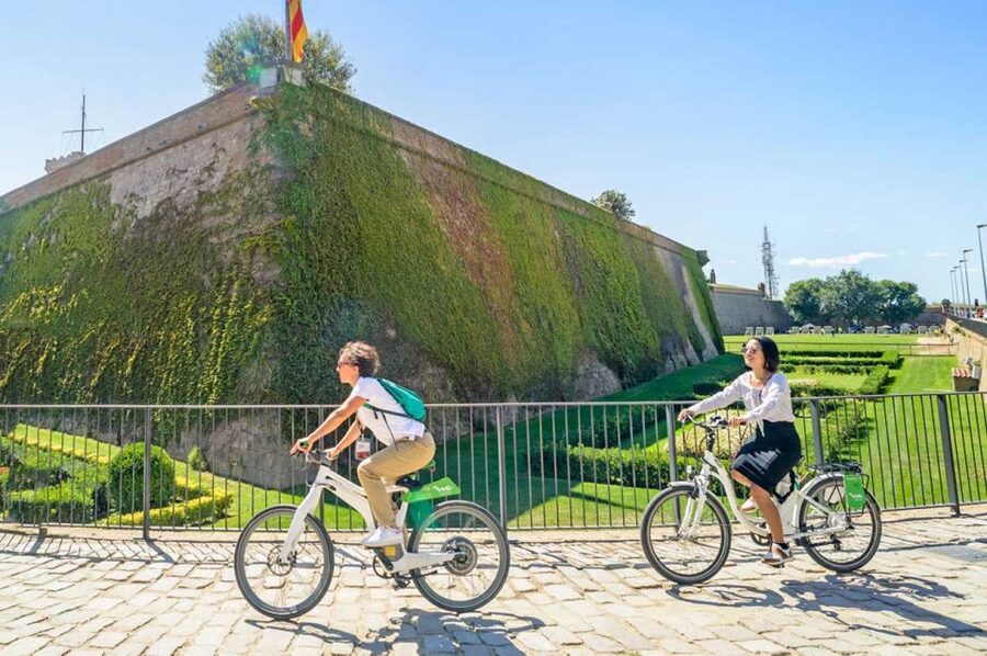 Barcelona: E-Bike Tour with Montjuic Cable Car & Boat Ride - Montjuïc Cable Car, castle, and the best photo stop