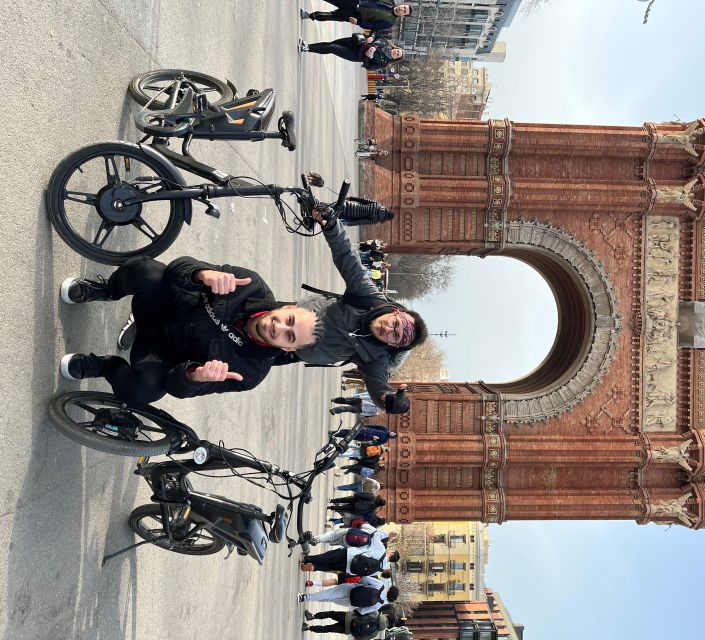 Barcelona: Gaudi Guided E-Bike Tour - Reaching the Gaudi sights and Park Güell