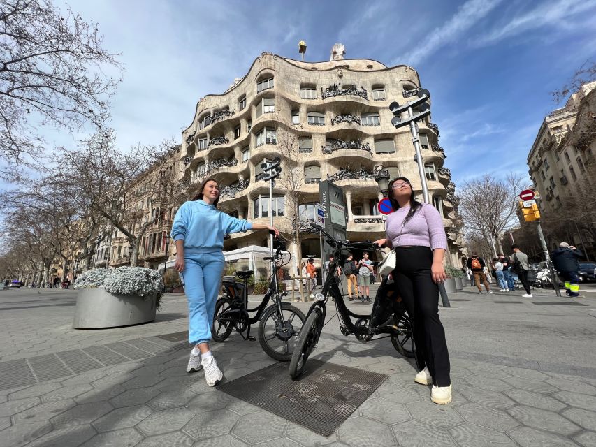 Barcelona: Gaudi Guided E-Bike Tour - Languages and guide style