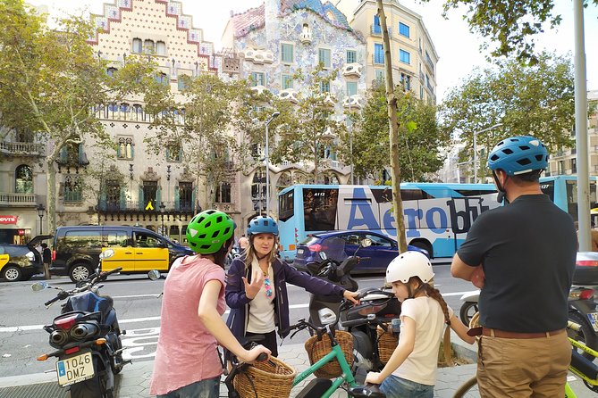 Barcelona Gaudi Guided Small Group E Bike Tour - Parc de la Ciutadella and El Born