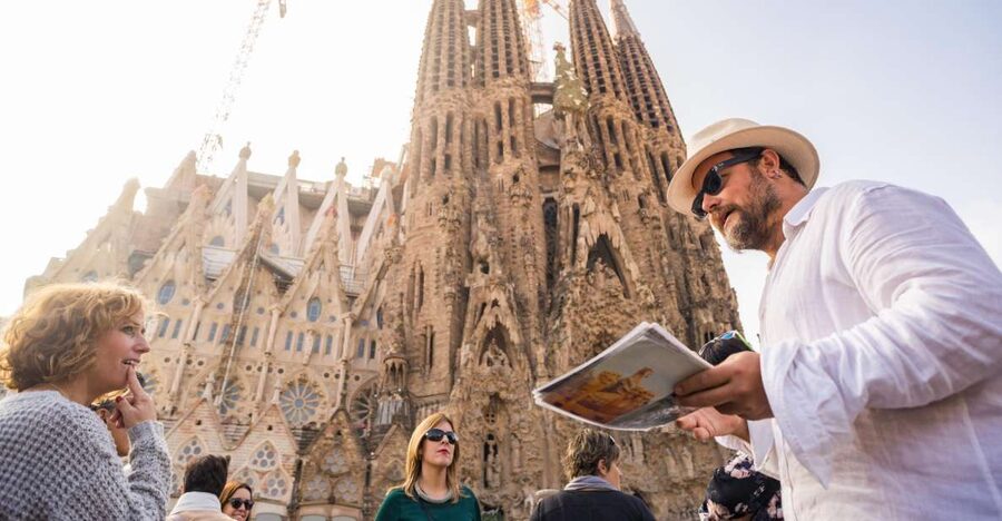 barcelona: Gaudi Highlights eBike tour - Harbor air, viewpoints, and Vila Olímpica
