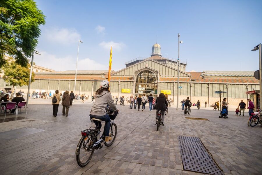 barcelona: Gaudi Highlights eBike tour - What the guiding adds