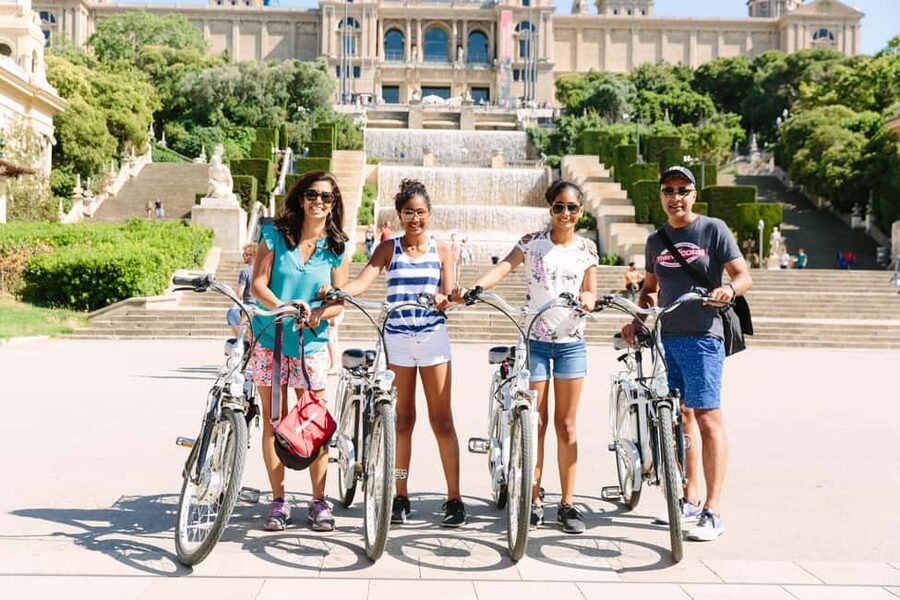 Barcelona: Guided Highlights Bike or eBike Tour (3 Hours) - Why a bicycle is a smart way to meet Barcelona