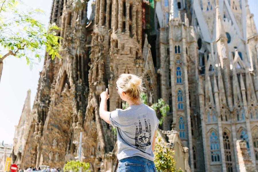 Barcelona: Guided Highlights Bike or eBike Tour (3 Hours) - Olympic Port and the beach promenade