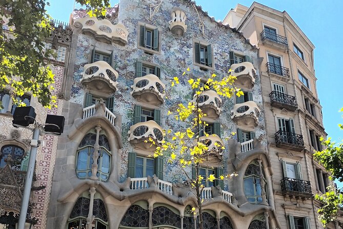 Barcelona Highlights Bike Tour - Passeig de Gràcia and Gaudí’s famous houses