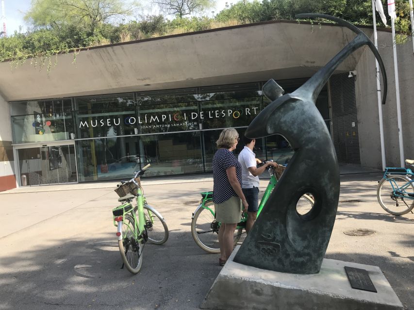 Barcelona: Montjuic Hill E-Bike Tour - Returning through the Born area and Ciutadella