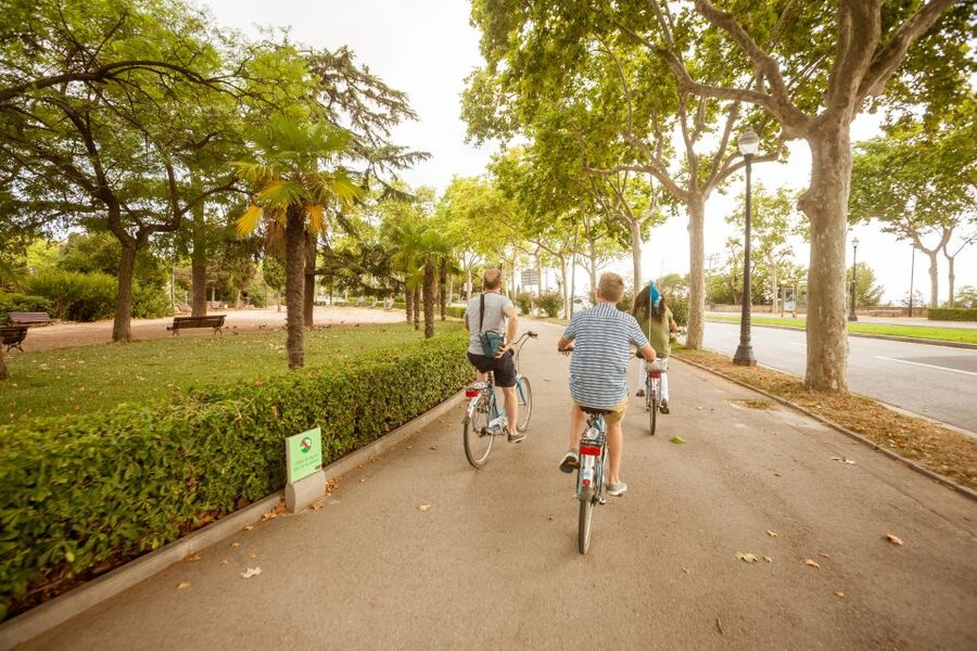 Barcelona Montjuic Three-Hour Bike Tour - Plaza de España and the climb up Avinguda de la Reina Maria Cristina