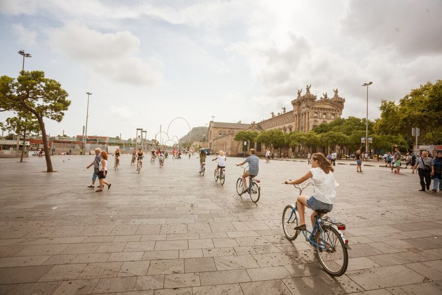 Barcelona Montjuic Three-Hour Bike Tour - Starting at the port and entering central Barcelona