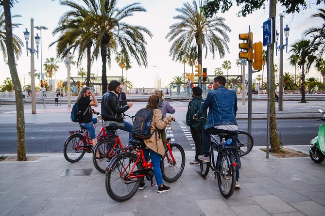 Barcelona Night Bike Tour with Local Tapas and Cava Stop - Why a Barcelona night bike tour works so well