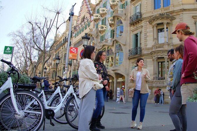 Barcelona Photo Highlights eBike Small Group Tour - Why an e-bike is a smart way to see Barcelona