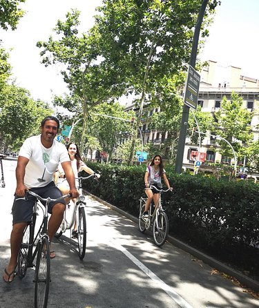 Barcelona Private Bike/eBike Tour & Sagrada Familia Tickets - What the Guides Add
