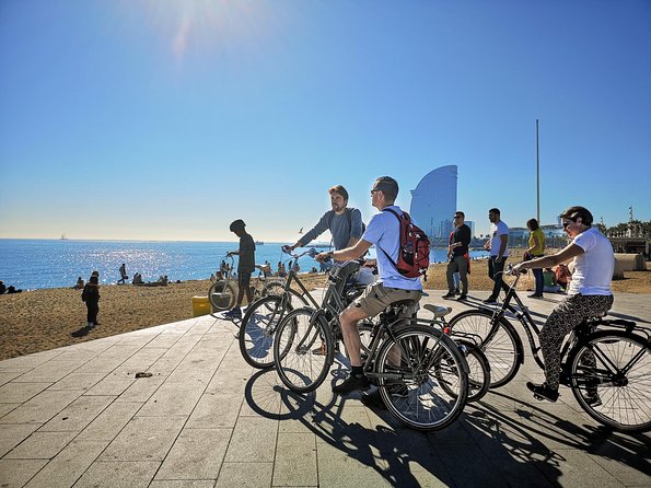 Barcelona: Private Bike/eBike Tour & Sagrada Familia Tickets - Starting at Casa de les Punxes