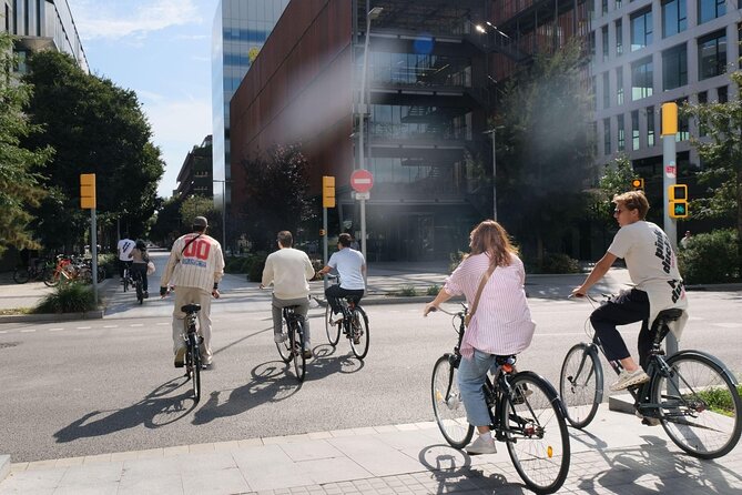 Barcelona’s Most Fun E-Bike Tour: Gaudí & City Stories - Parc de la Ciutadella and the Cascada Monumental